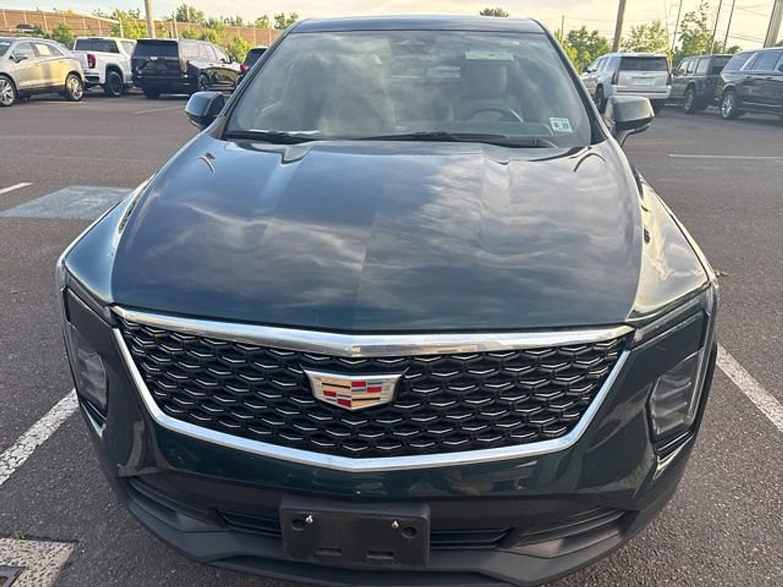Used 2024 Cadillac XT4 Luxury w/ Cold Weather Package FWD image 7