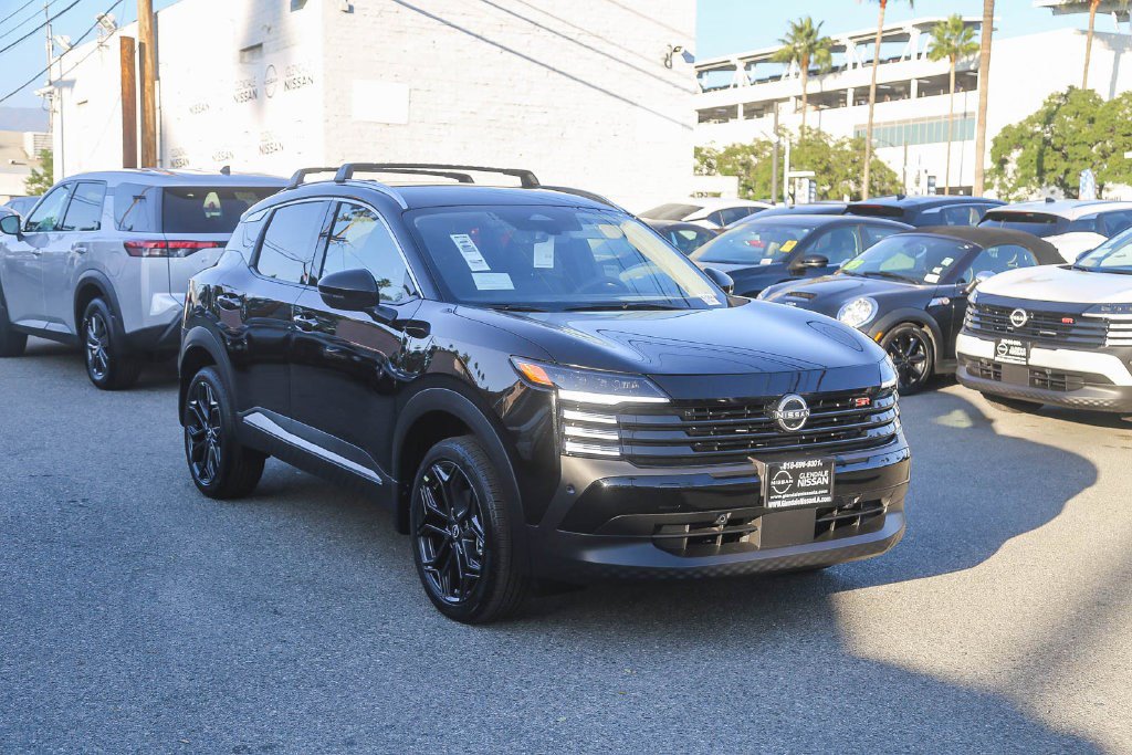 New 2026 Nissan Kicks SR w/ Illumination Package FWD image 3