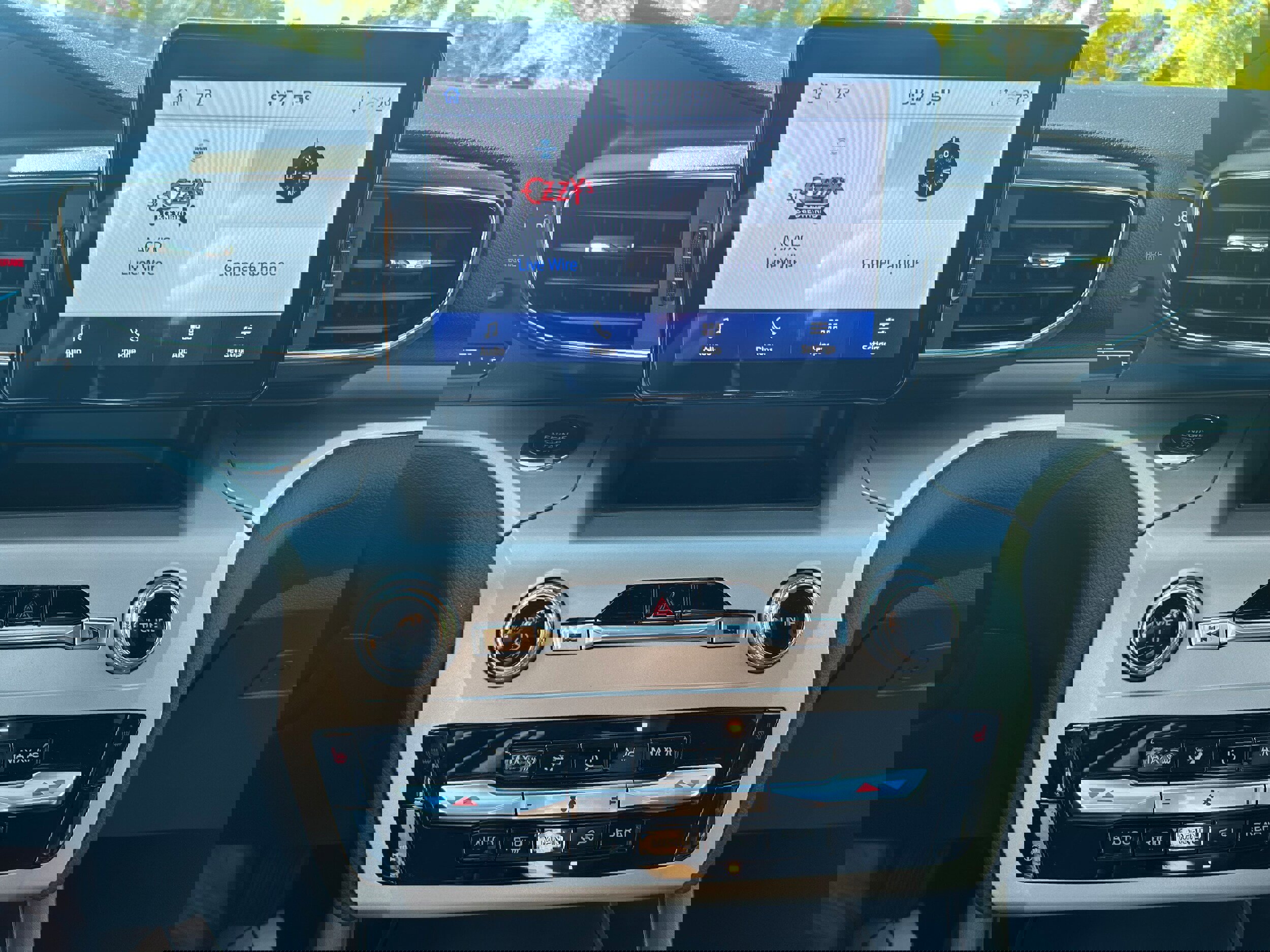 Used 2022 Ford Explorer XLT w/ Equipment Group 202A image 12