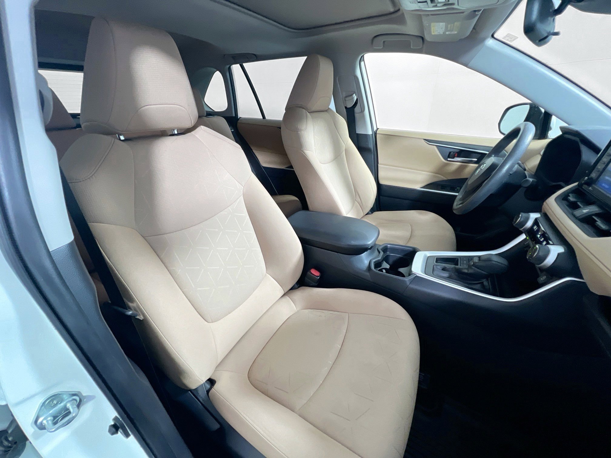 Used 2020 Toyota RAV4 XLE w/ Convenience Package image 31