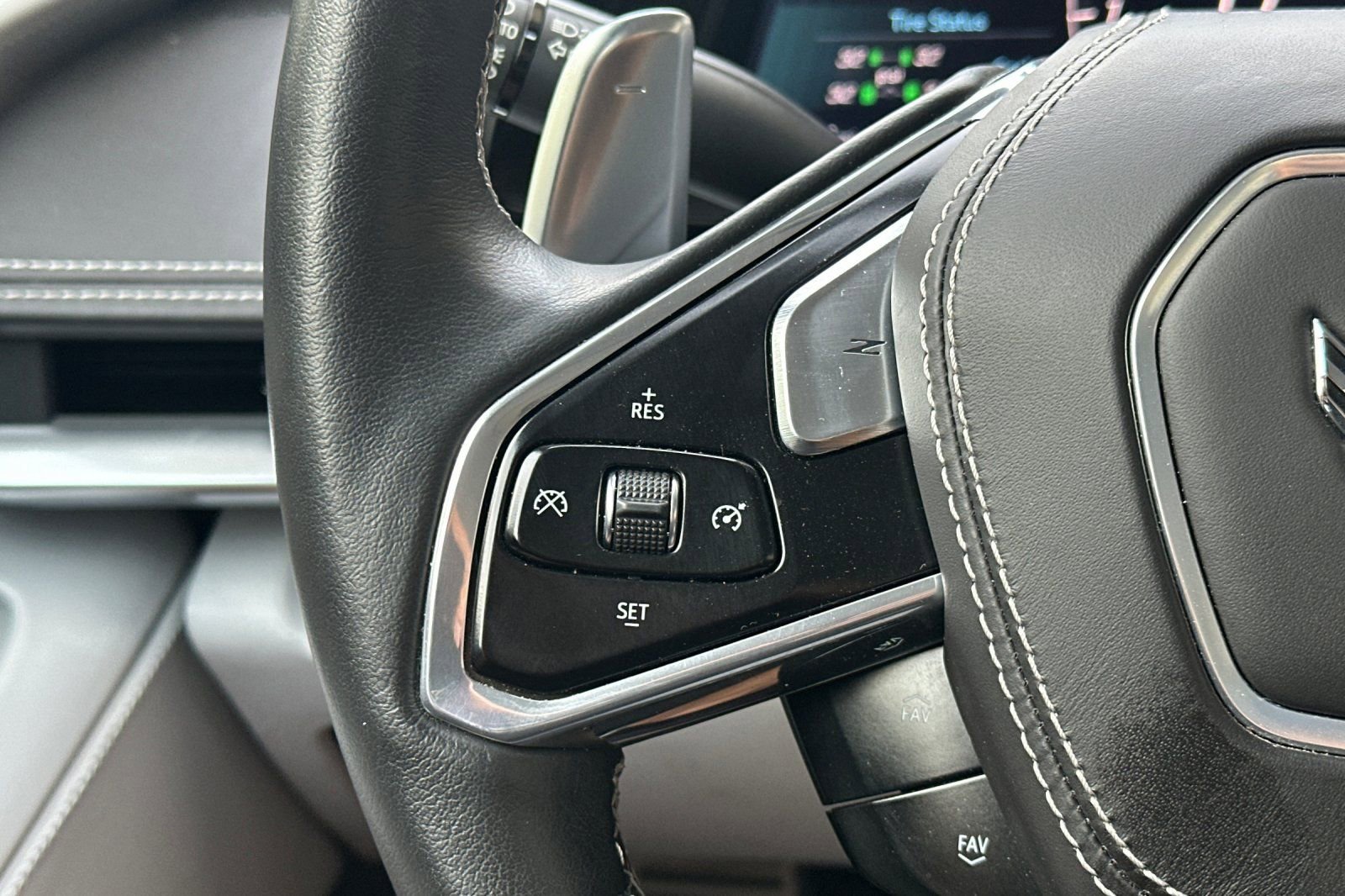 Used 2022 Chevrolet Corvette Stingray Premium Conv w/ Z51 Performance Package image 32