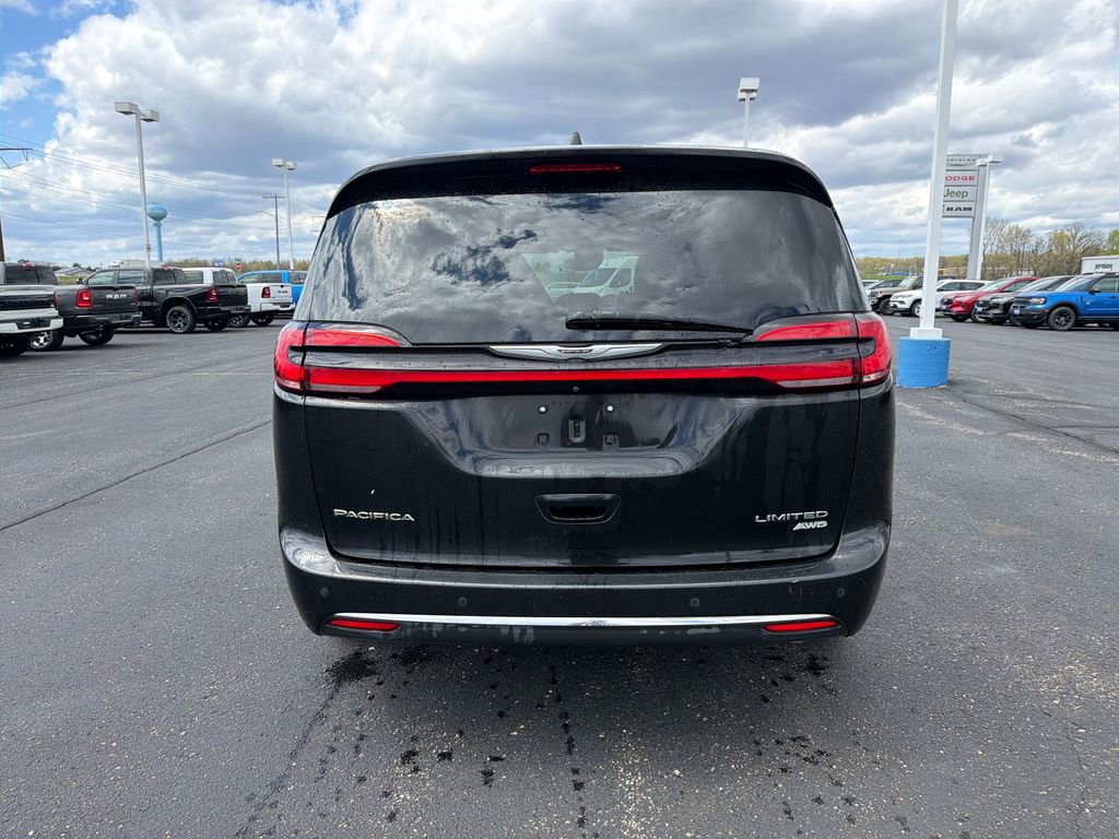 Used 2021 Chrysler Pacifica Limited w/ Premium & Safety Sphere Group AWD/4WD image 4