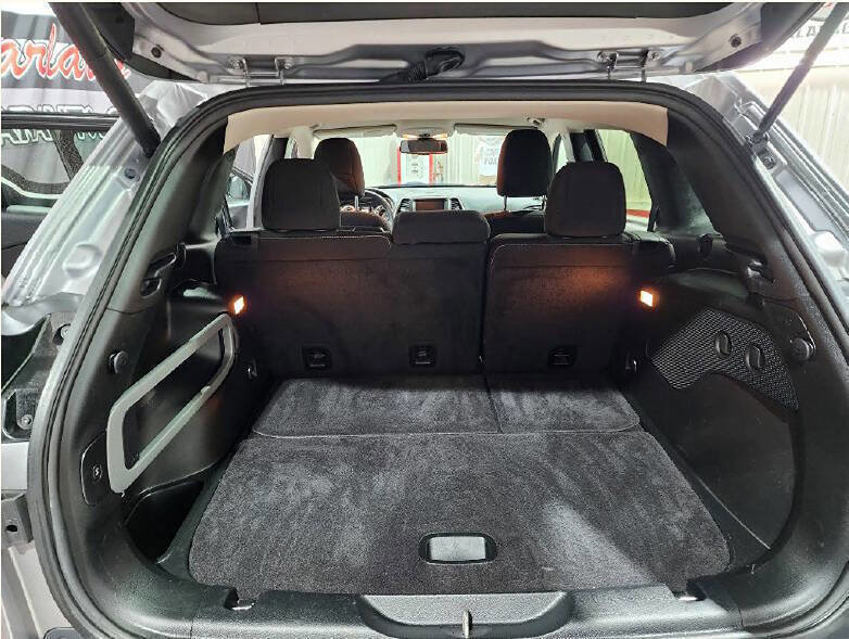 Used 2017 Jeep Cherokee Latitude w/ Comfort/Convenience Group image 13