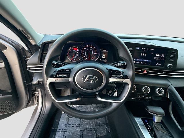 Used 2023 Hyundai Elantra SE FWD image 11