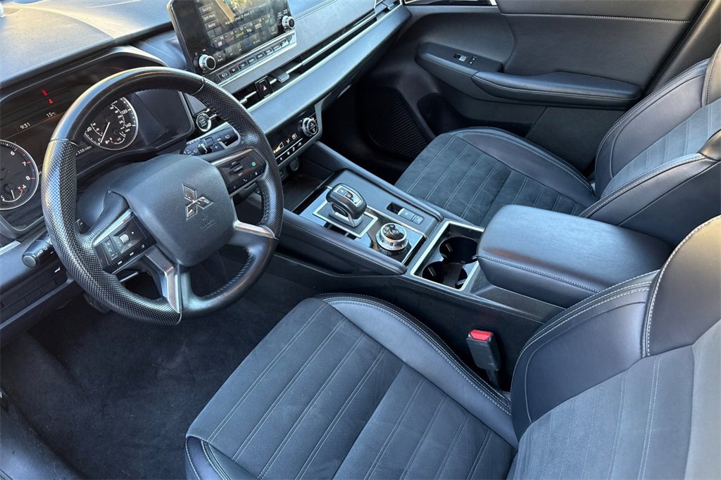 Used 2024 Mitsubishi Outlander FWD image 4