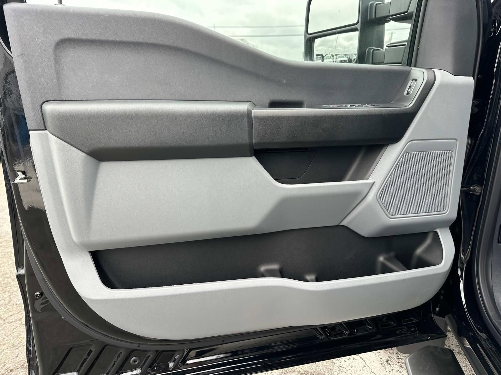 New 2024 Ford F550 4x4 Crew Cab Super Duty image 8