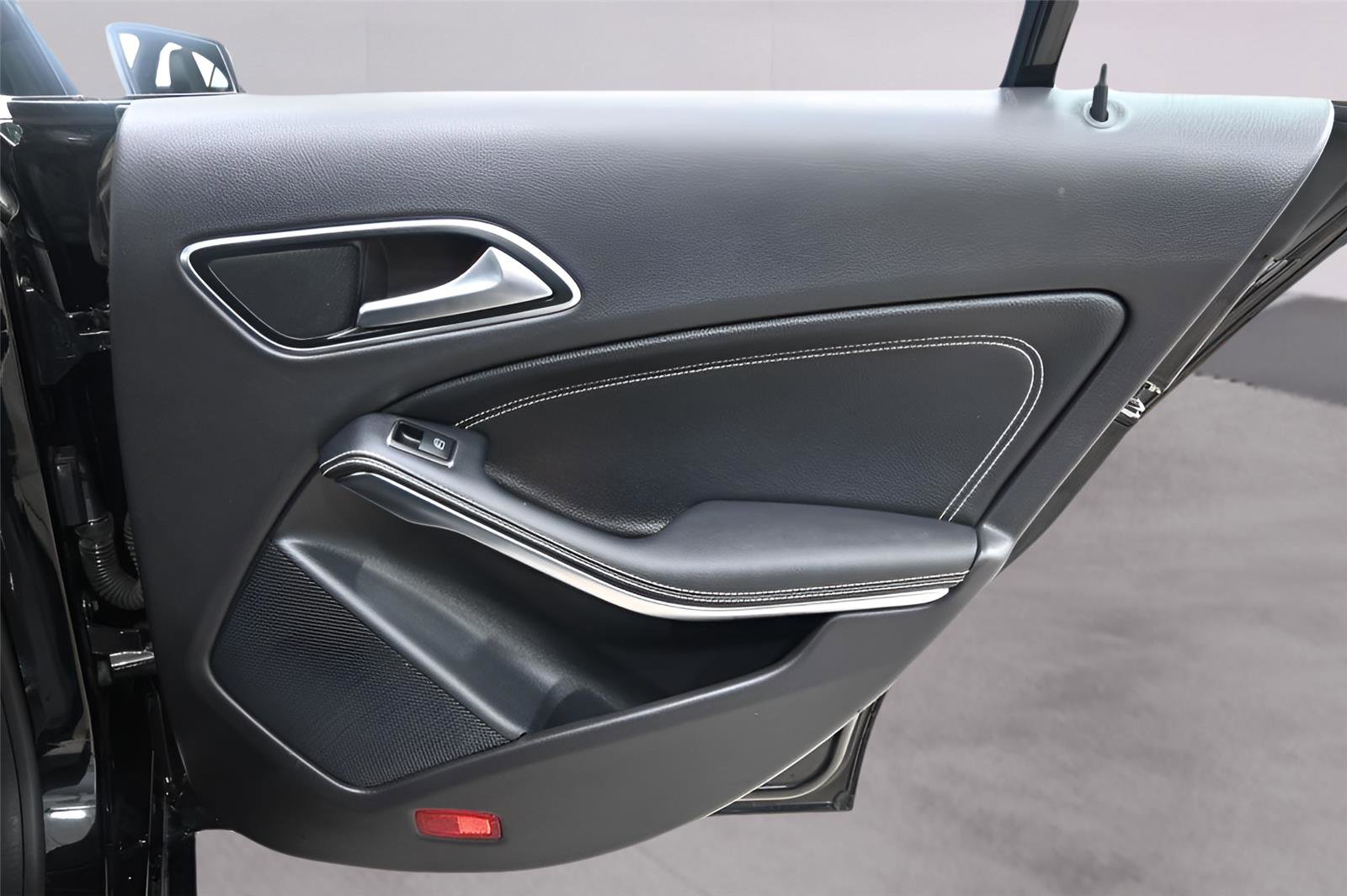 Used 2018 Mercedes-Benz CLA 250 image 19