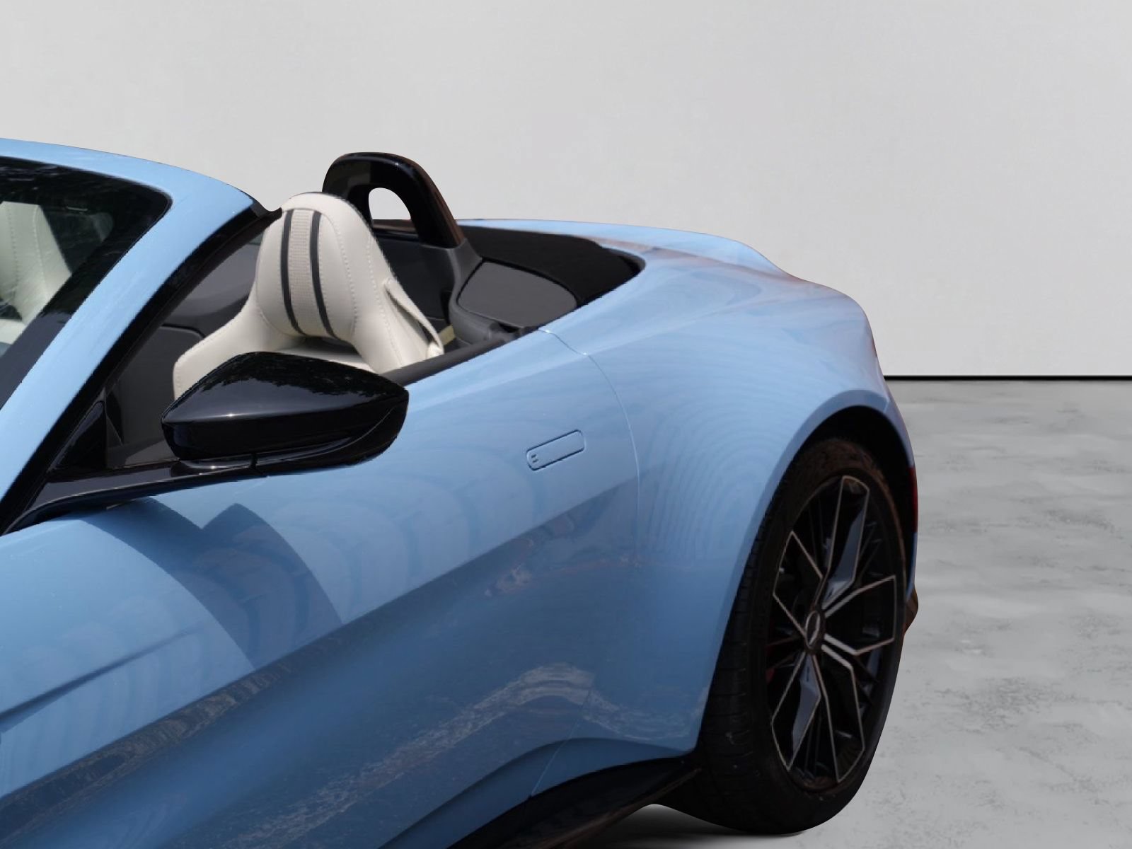 Used 2023 Aston Martin V8 Vantage Roadster RWD image 42