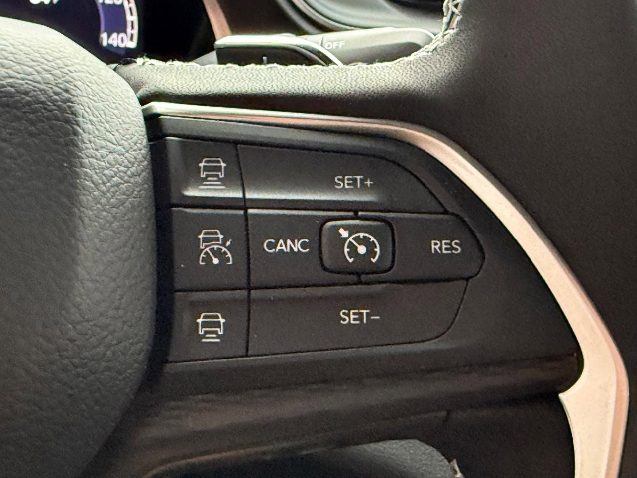 New 2025 Jeep Grand Cherokee Altitude image 11