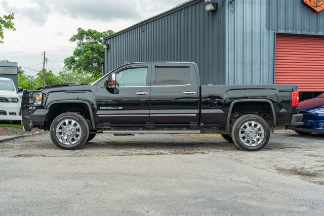 Used 2017 GMC Sierra 2500 Denali w/ Duramax Plus Package image 3