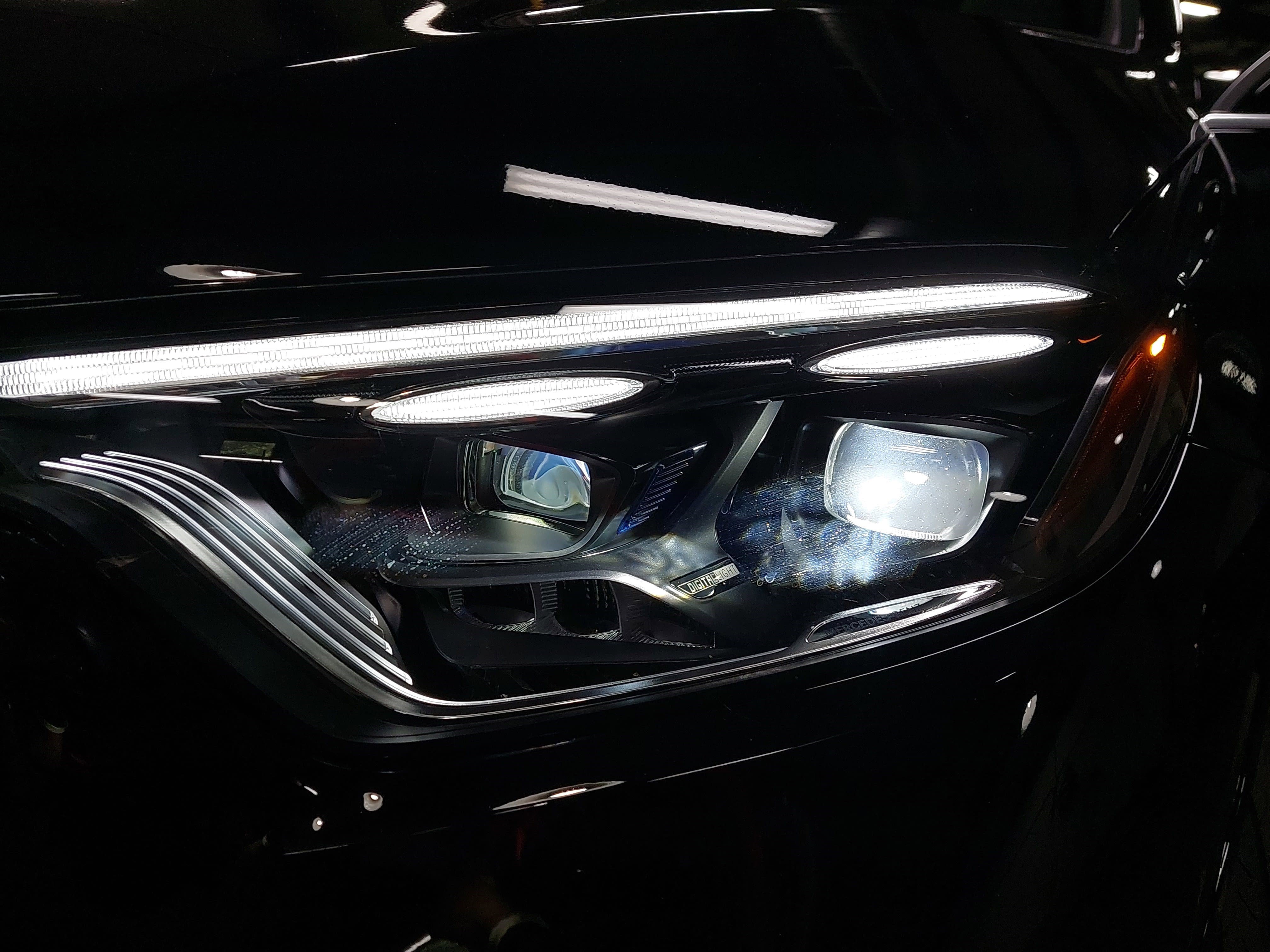 Used 2025 Mercedes-Benz GLC 300 4MATIC image 32