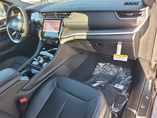 New 2025 Jeep Grand Cherokee Limited w/ Trailer Tow Package image 17