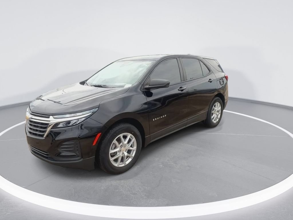 Used 2023 Chevrolet Equinox LS FWD image 4