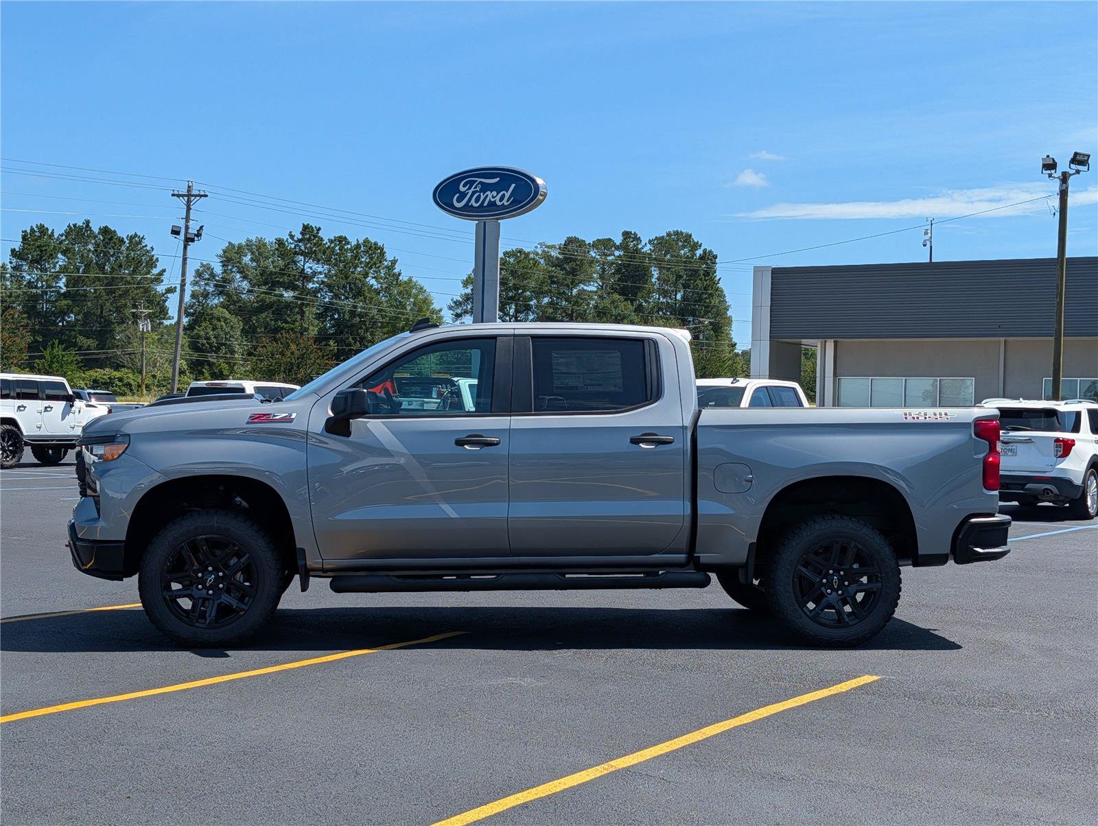 New 2026 Chevrolet Silverado 1500 Custom Trail Boss AWD/4WD image 2