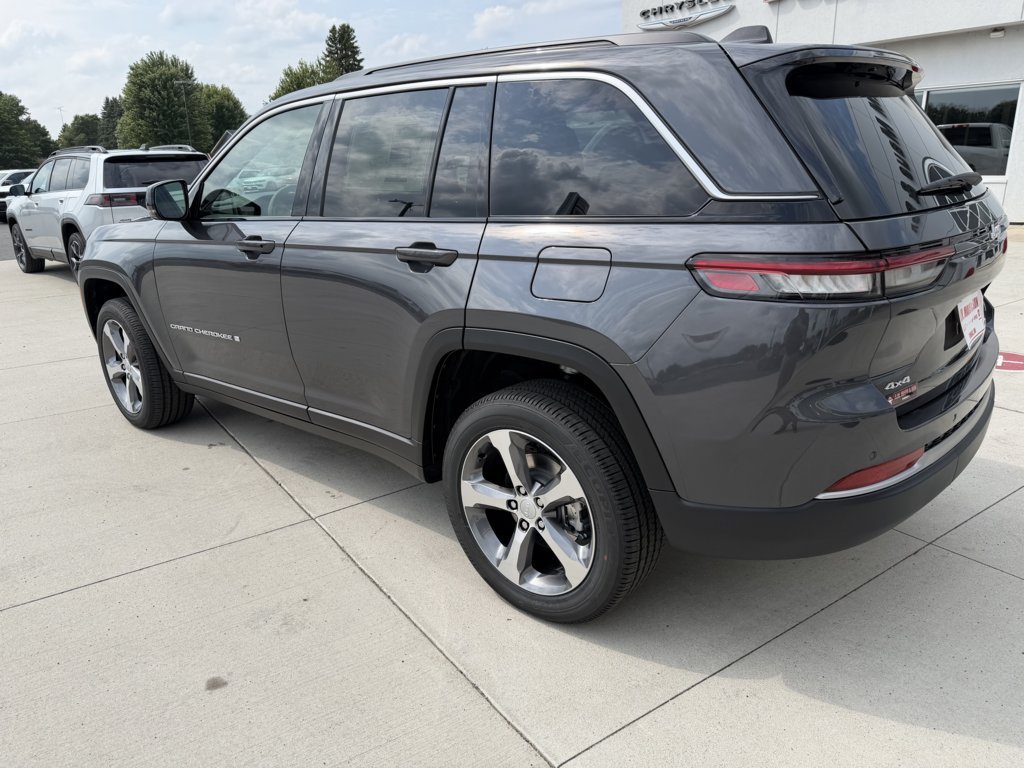 New 2026 Jeep Grand Cherokee Limited w/ Trailer Tow Package AWD/4WD image 6