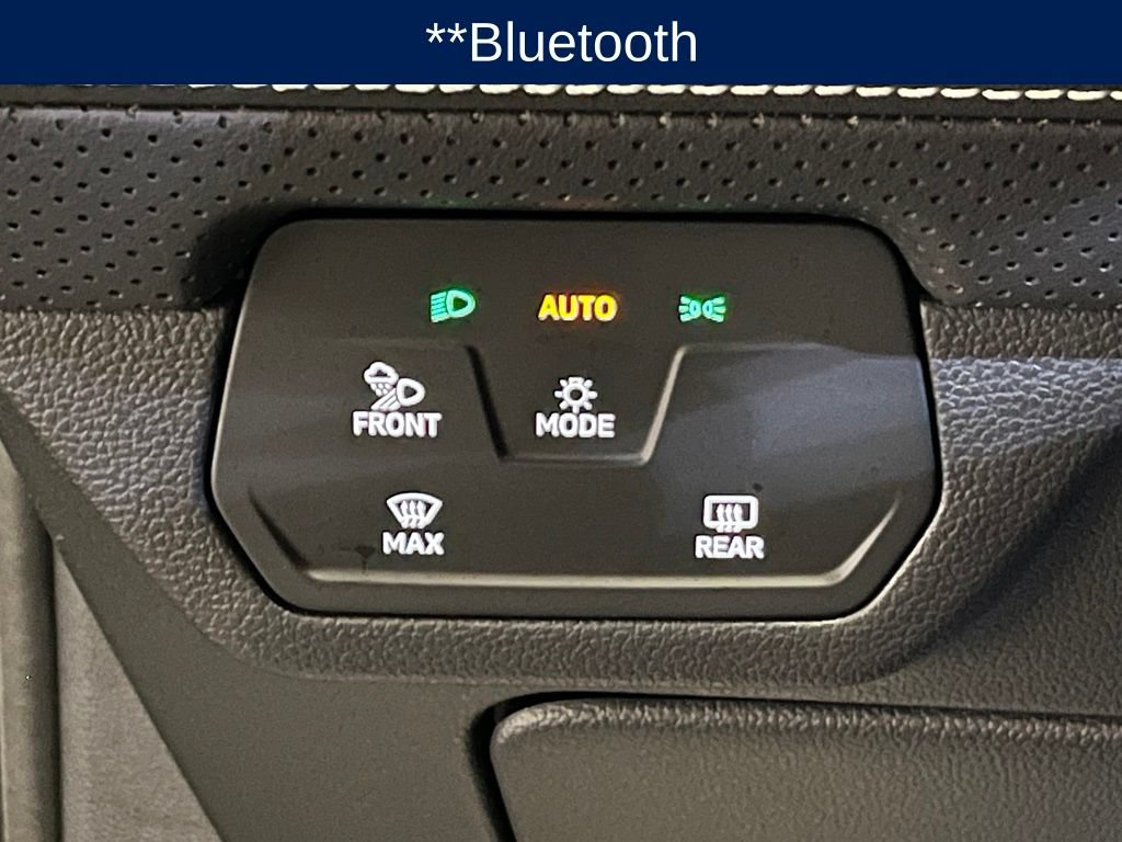 Used 2025 Volkswagen Atlas Cross Sport SE AWD/4WD image 16