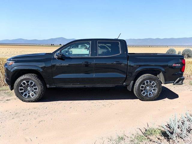 Used 2024 Chevrolet Colorado Z71 w/ Z71 Convenience Package 2 AWD/4WD image 3