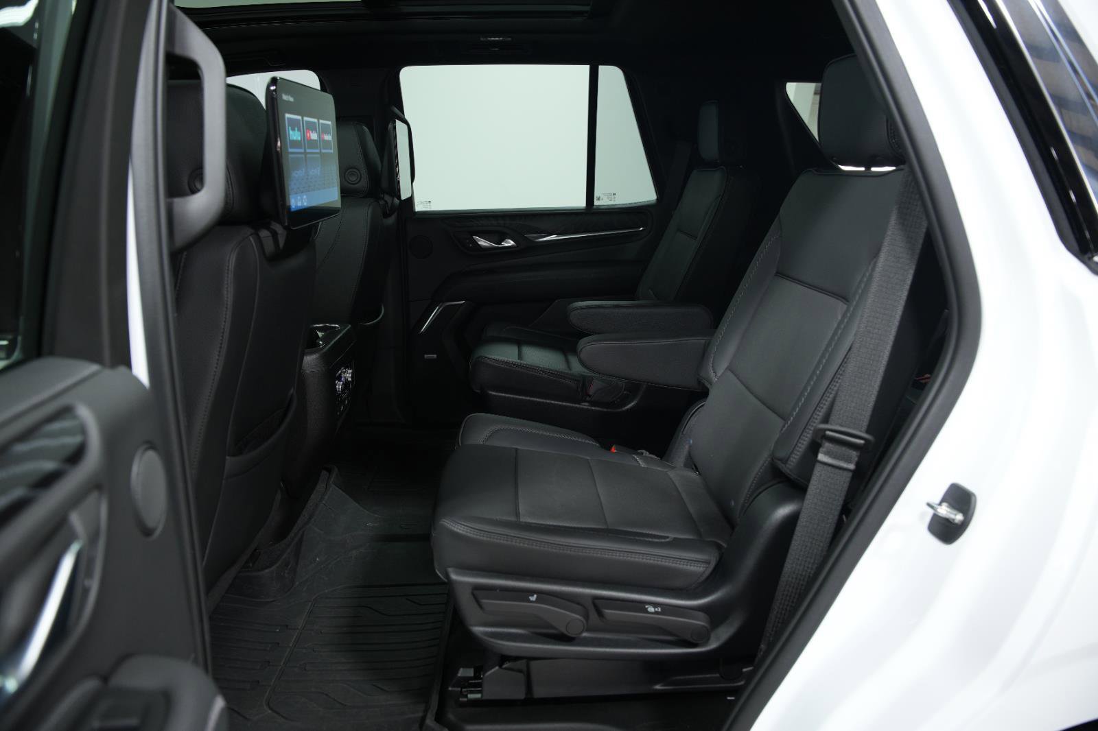 Used 2023 GMC Yukon Denali w/ LPO, Floor Liner Package image 23