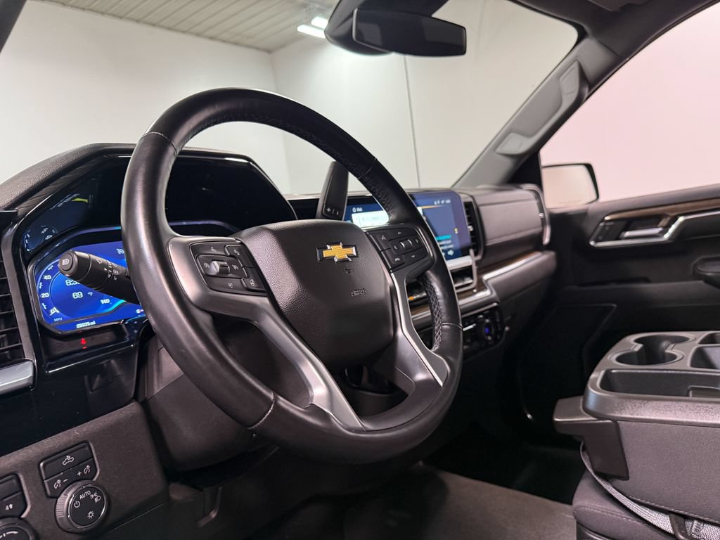 Used 2023 Chevrolet Silverado 1500 LT AWD/4WD image 73