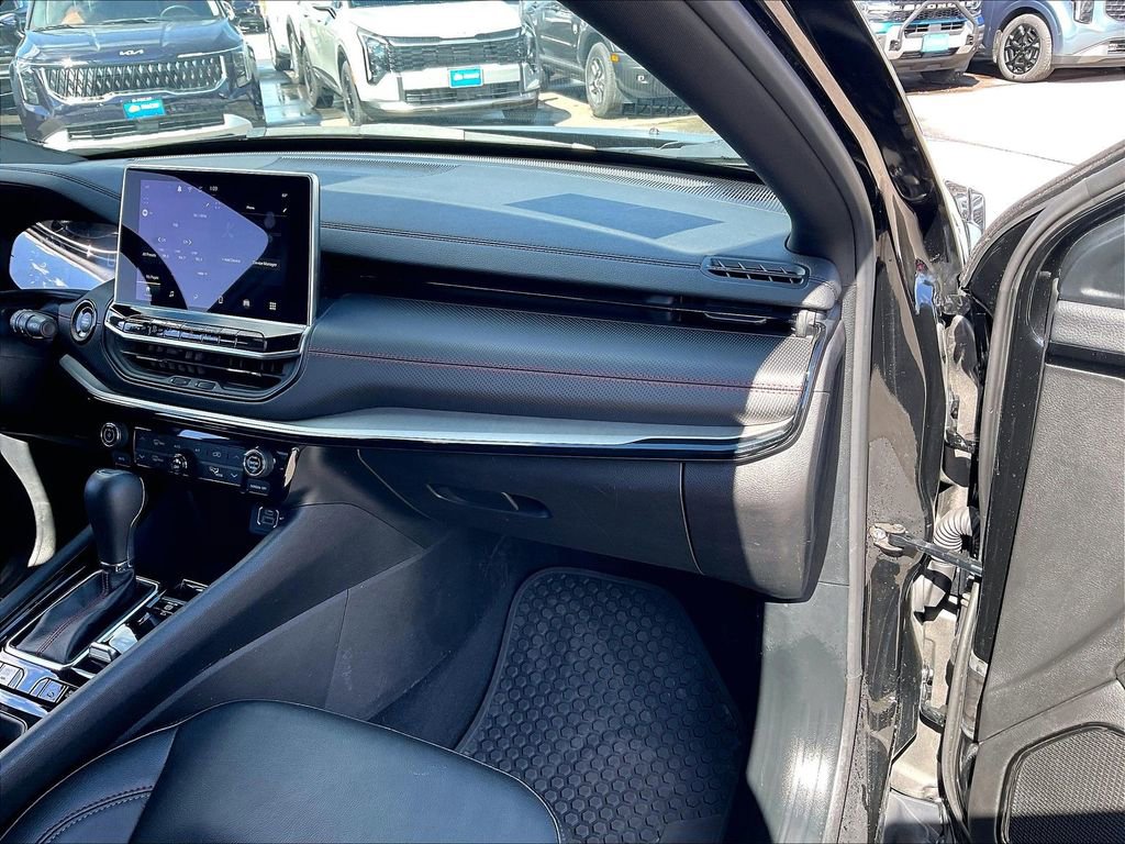 Used 2025 Jeep Compass Trailhawk image 12