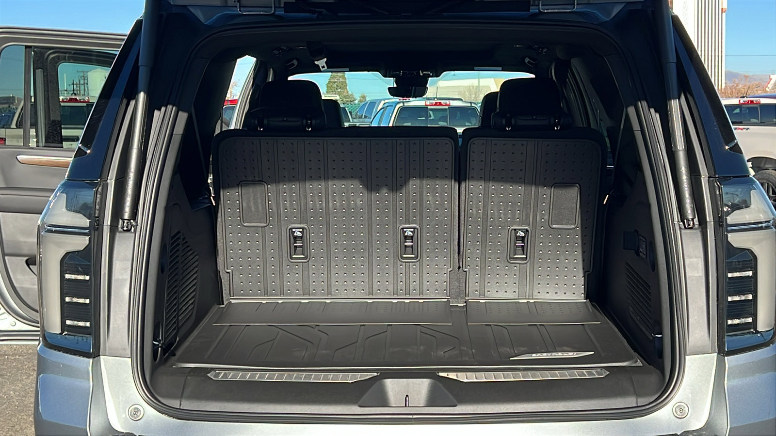 New 2026 Chevrolet Suburban High Country image 12