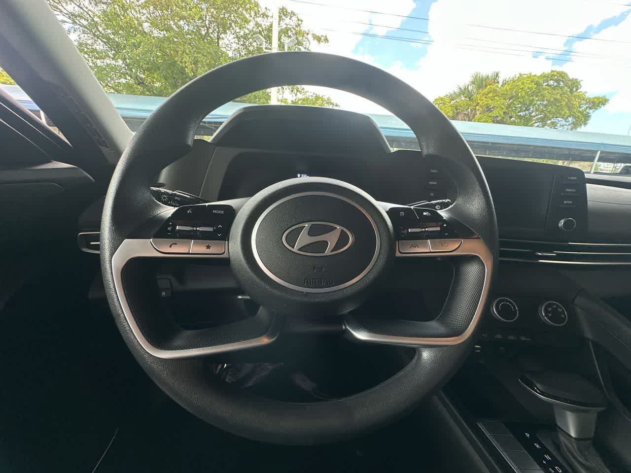 Used 2026 Hyundai Elantra SE FWD image 15