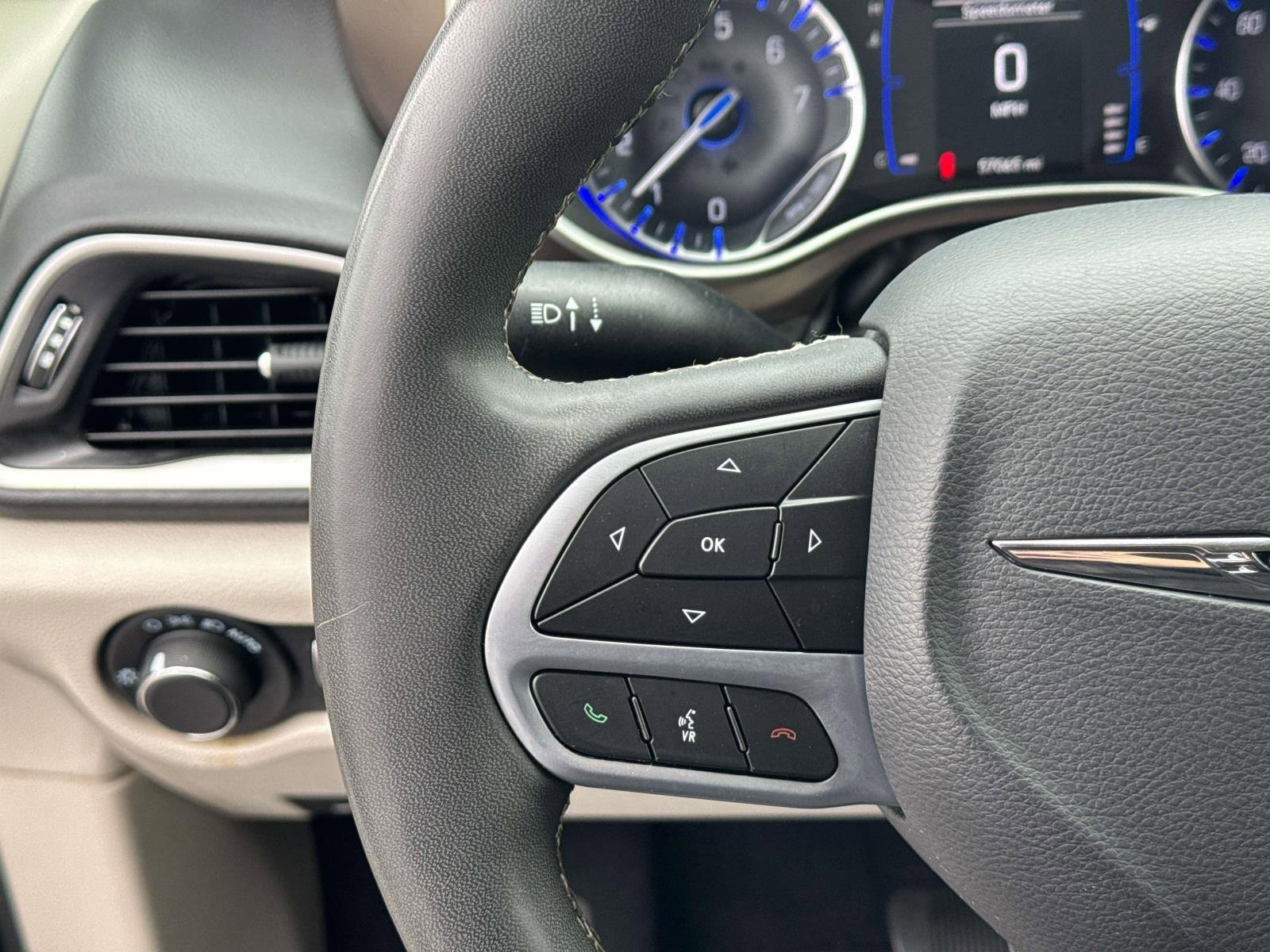 Used 2023 Chrysler Voyager LX image 15