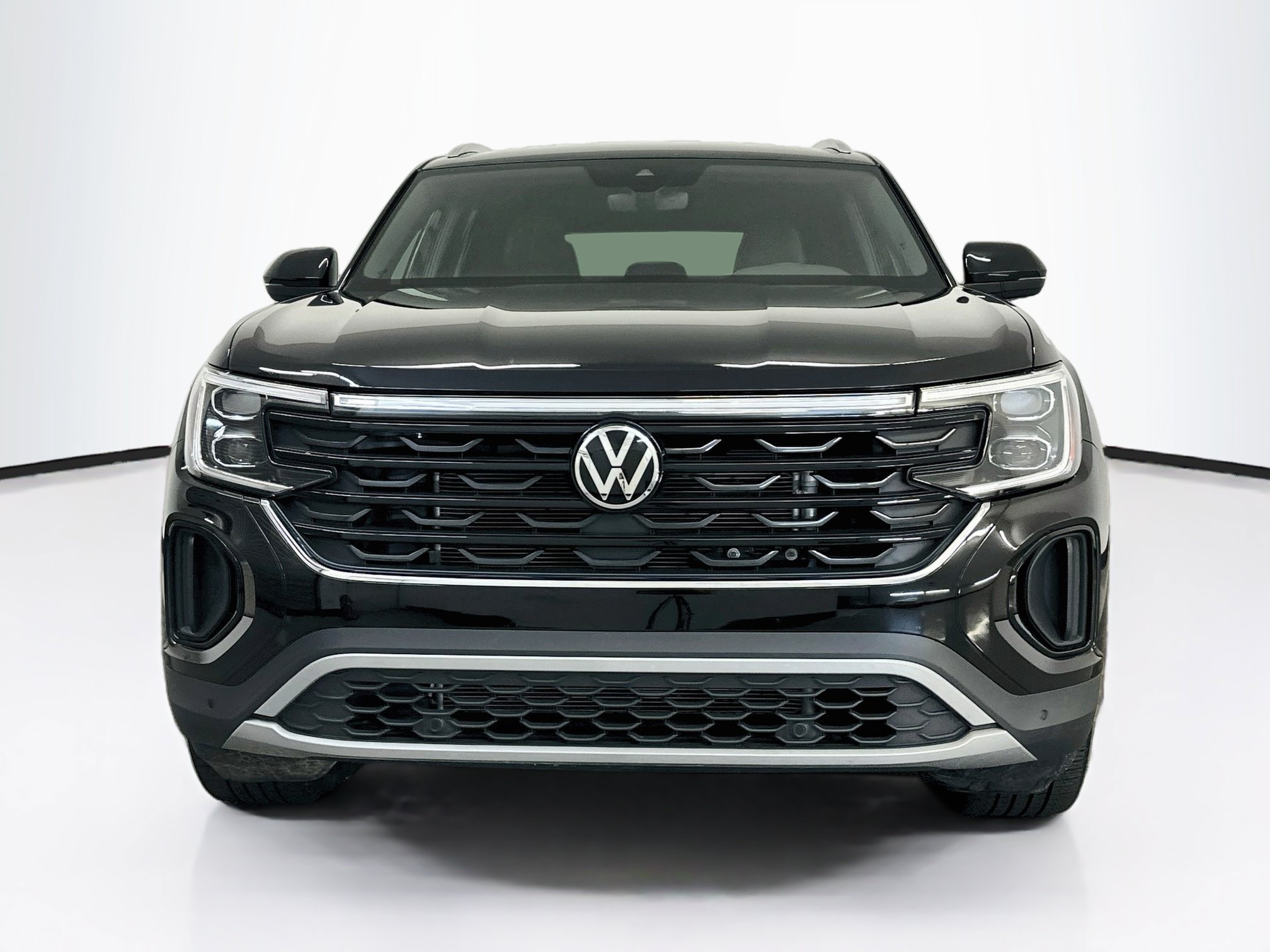 Used 2025 Volkswagen Atlas Cross Sport SE AWD/4WD image 2