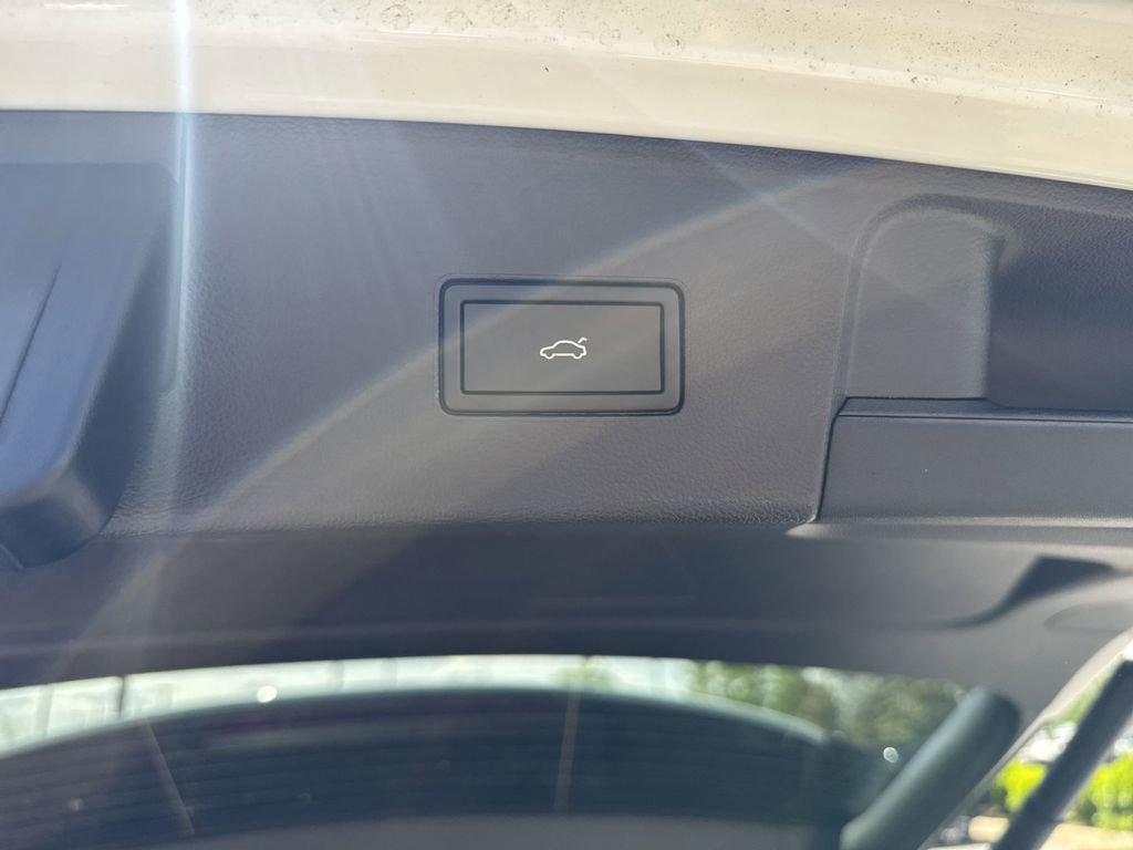 New 2025 Volkswagen Atlas SE image 16