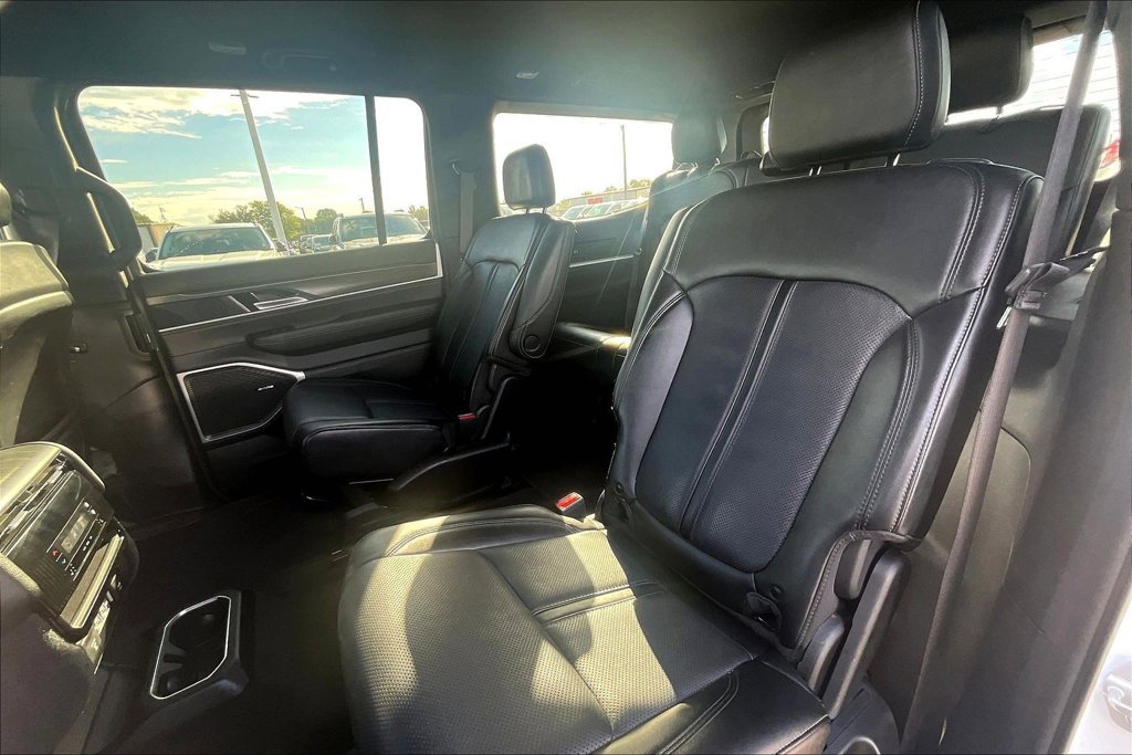 Used 2024 Jeep Wagoneer Series II AWD/4WD image 28