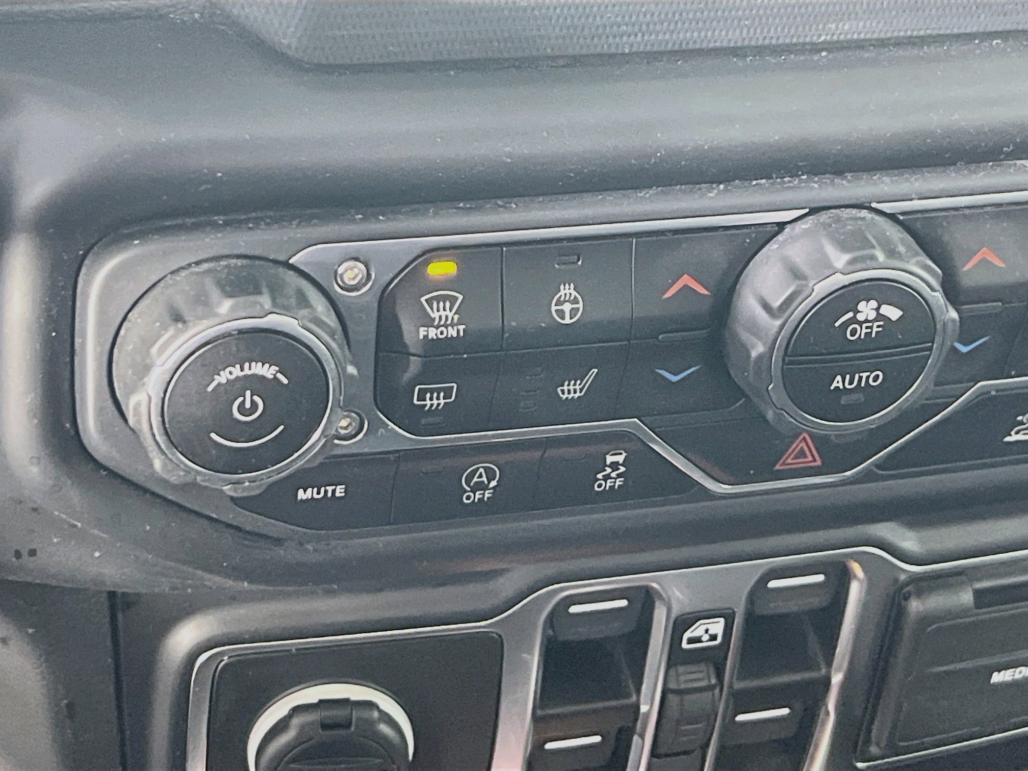 Used 2023 Jeep Gladiator Willys AWD/4WD image 19