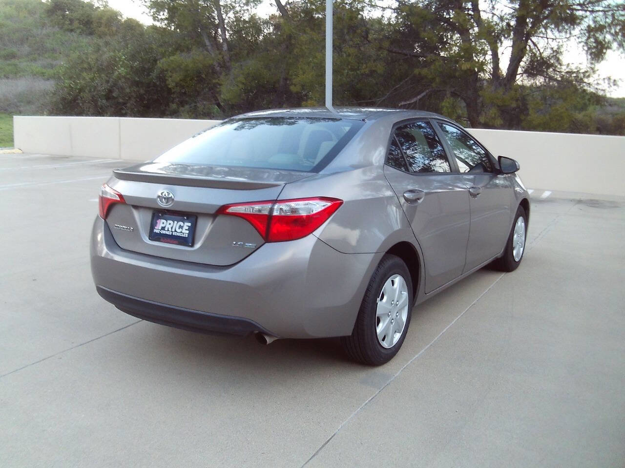 Used 2015 Toyota Corolla LE image 8
