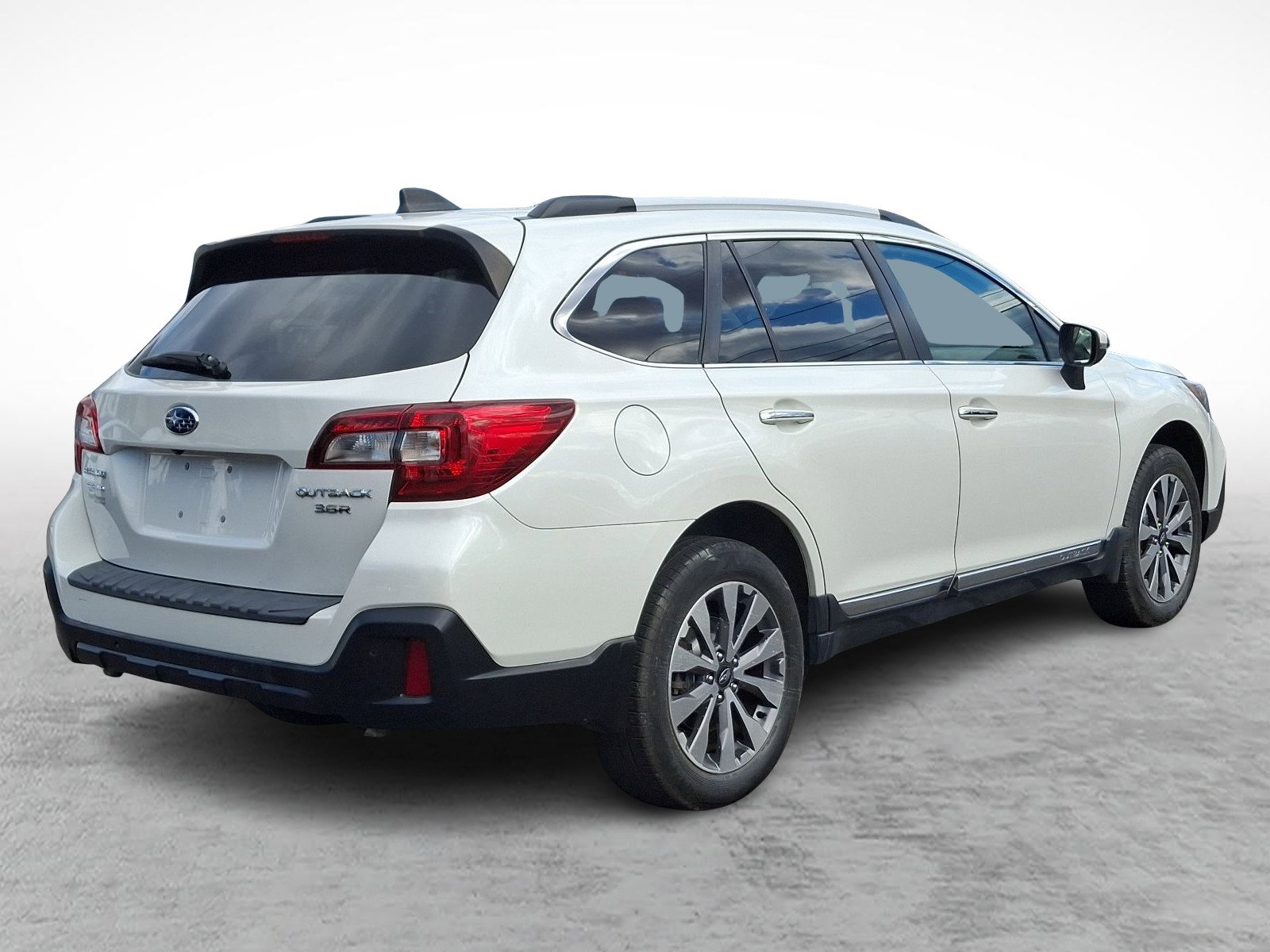 Used 2018 Subaru Outback 3.6R Touring image 6