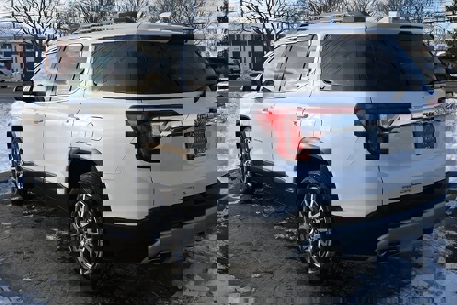 Used 2021 GMC Acadia SLT w/ Technology Package image 6