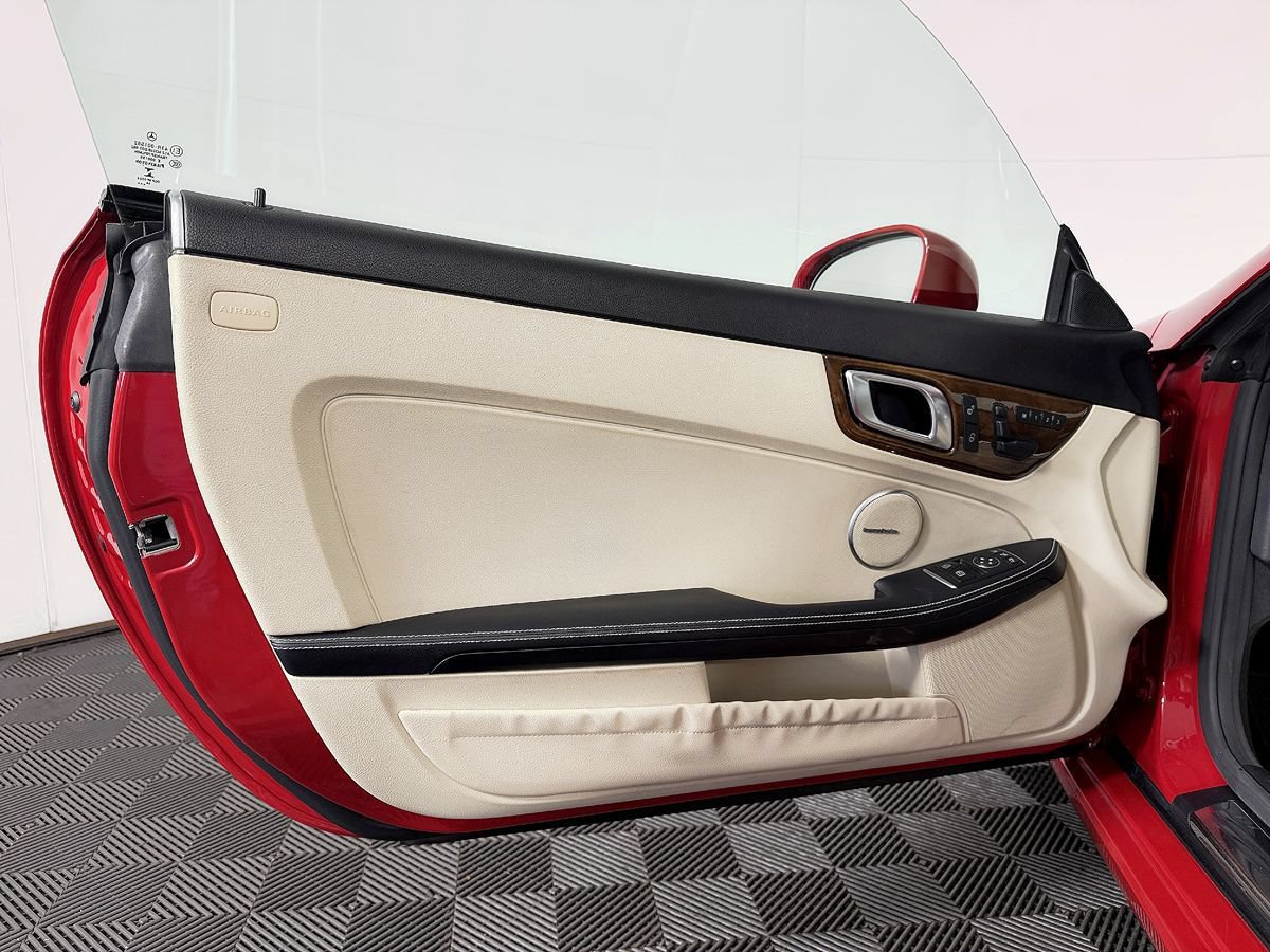 Used 2015 Mercedes-Benz SLK 250 image 31