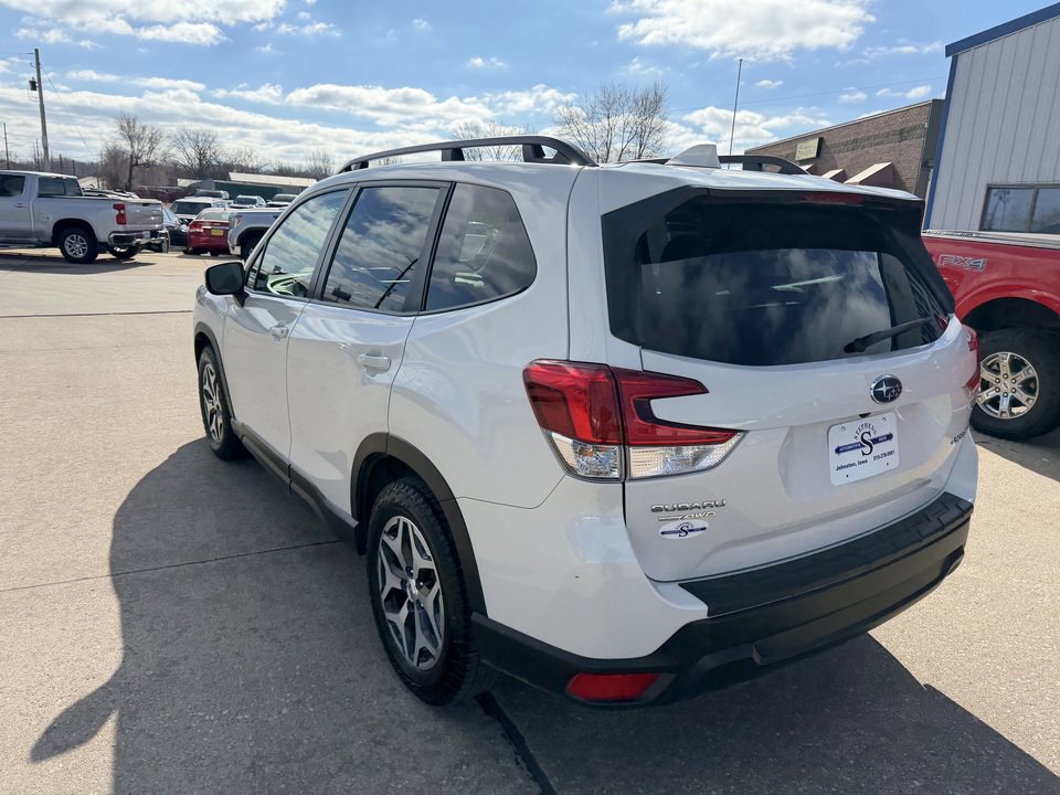 Used 2023 Subaru Forester Premium image 7