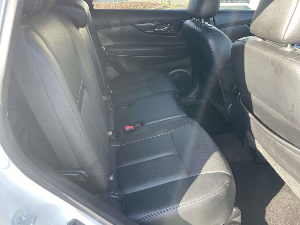 Used 2017 Nissan Rogue SL w/ SL Premium Package image 46