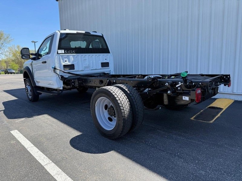 New 2025 Ford F550 4x4 Regular Cab Super Duty image 4