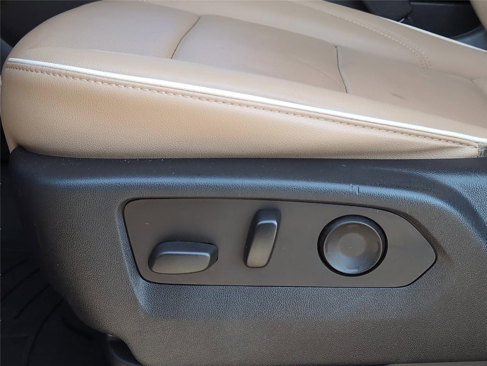 Used 2023 Chevrolet Suburban Premier w/ Premium Package image 10