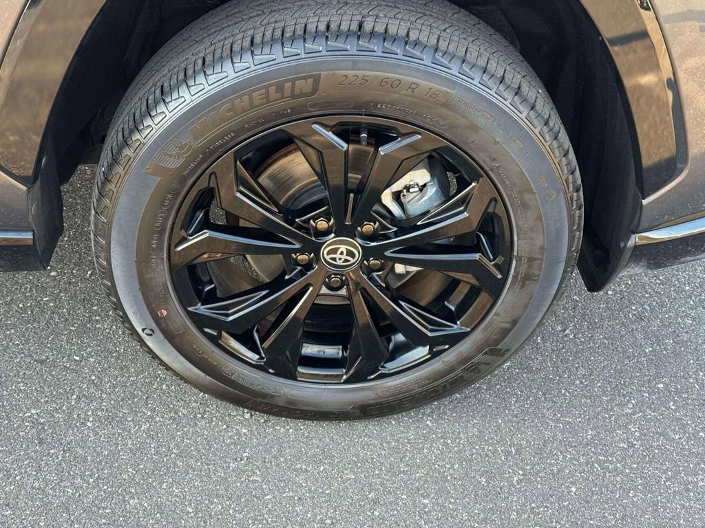 Used 2022 Toyota RAV4 XSE image 9