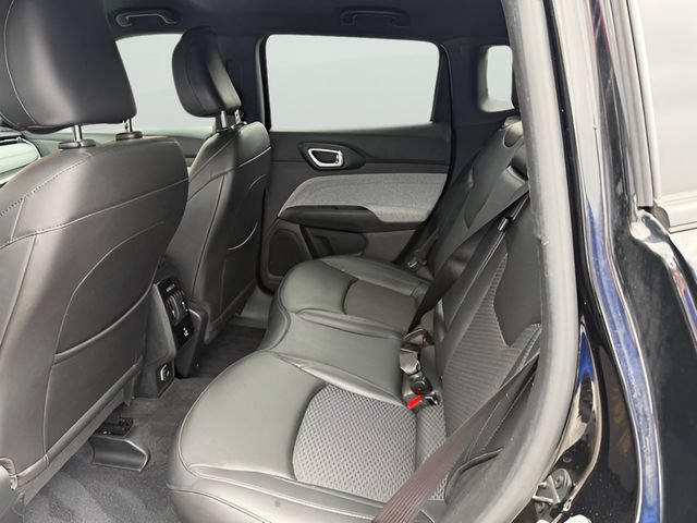 Used 2023 Jeep Compass Latitude w/ Convenience Group AWD/4WD image 13