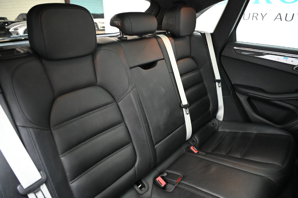 Used 2016 Porsche Macan Turbo w/ Premium Package Plus AWD/4WD image 43