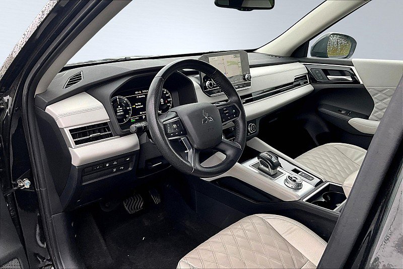 Used 2023 Mitsubishi Outlander SEL AWD/4WD image 7