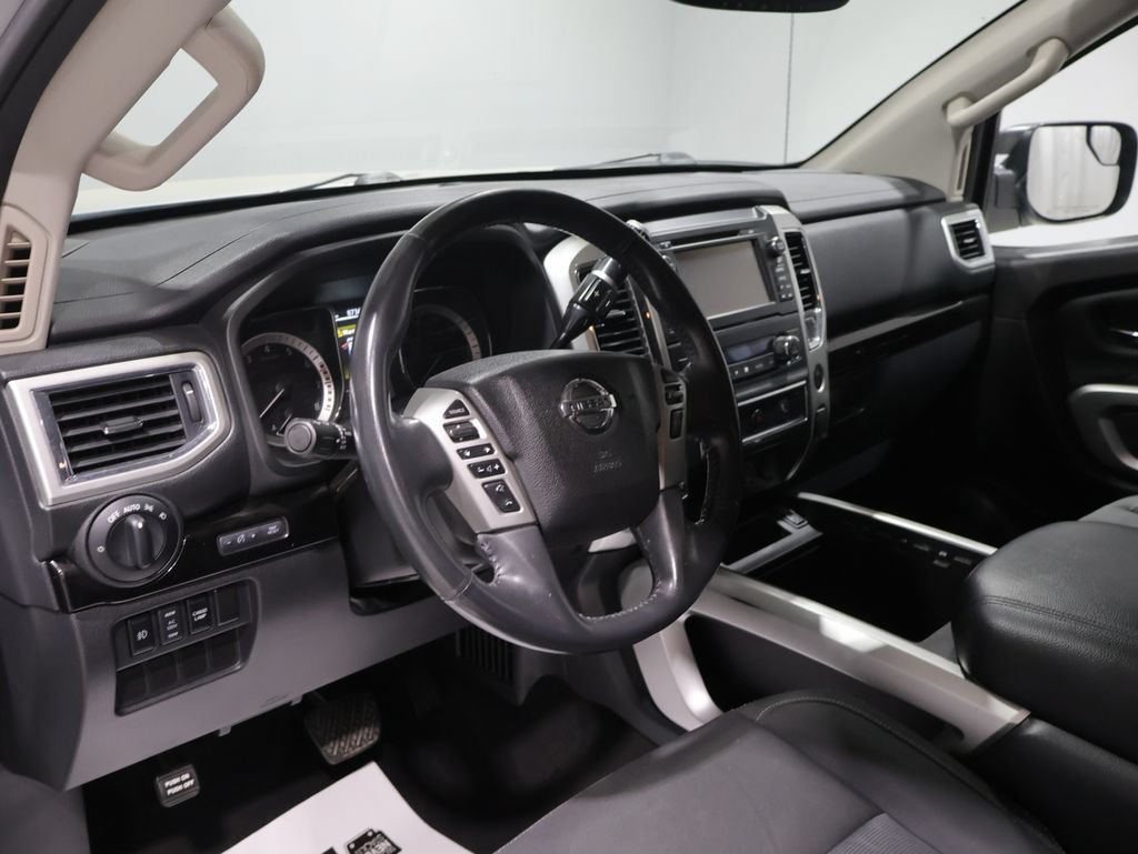 Used 2017 Nissan Titan SV AWD/4WD image 16