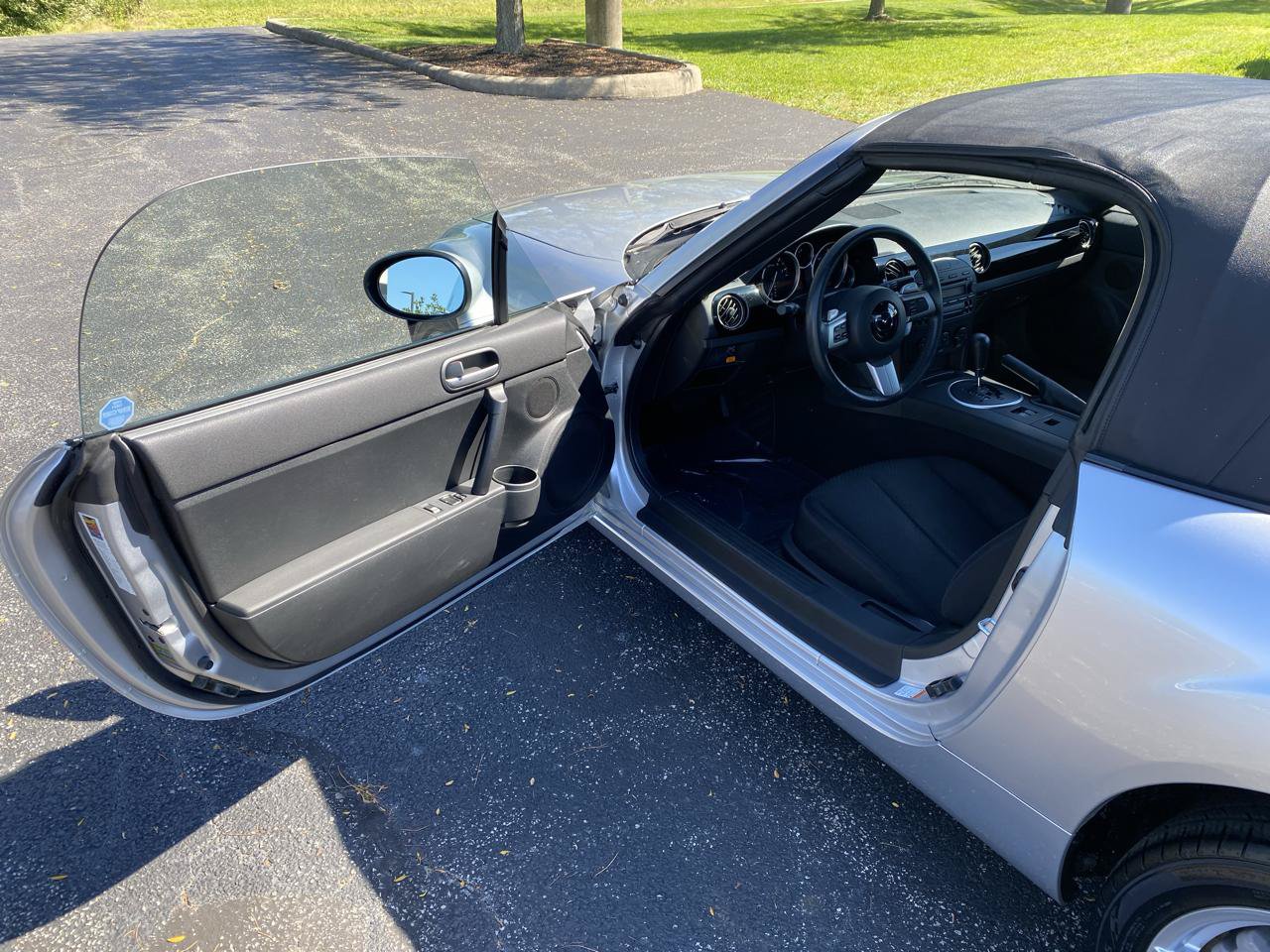 Used 2006 MAZDA MX-5 Miata Touring RWD image 22