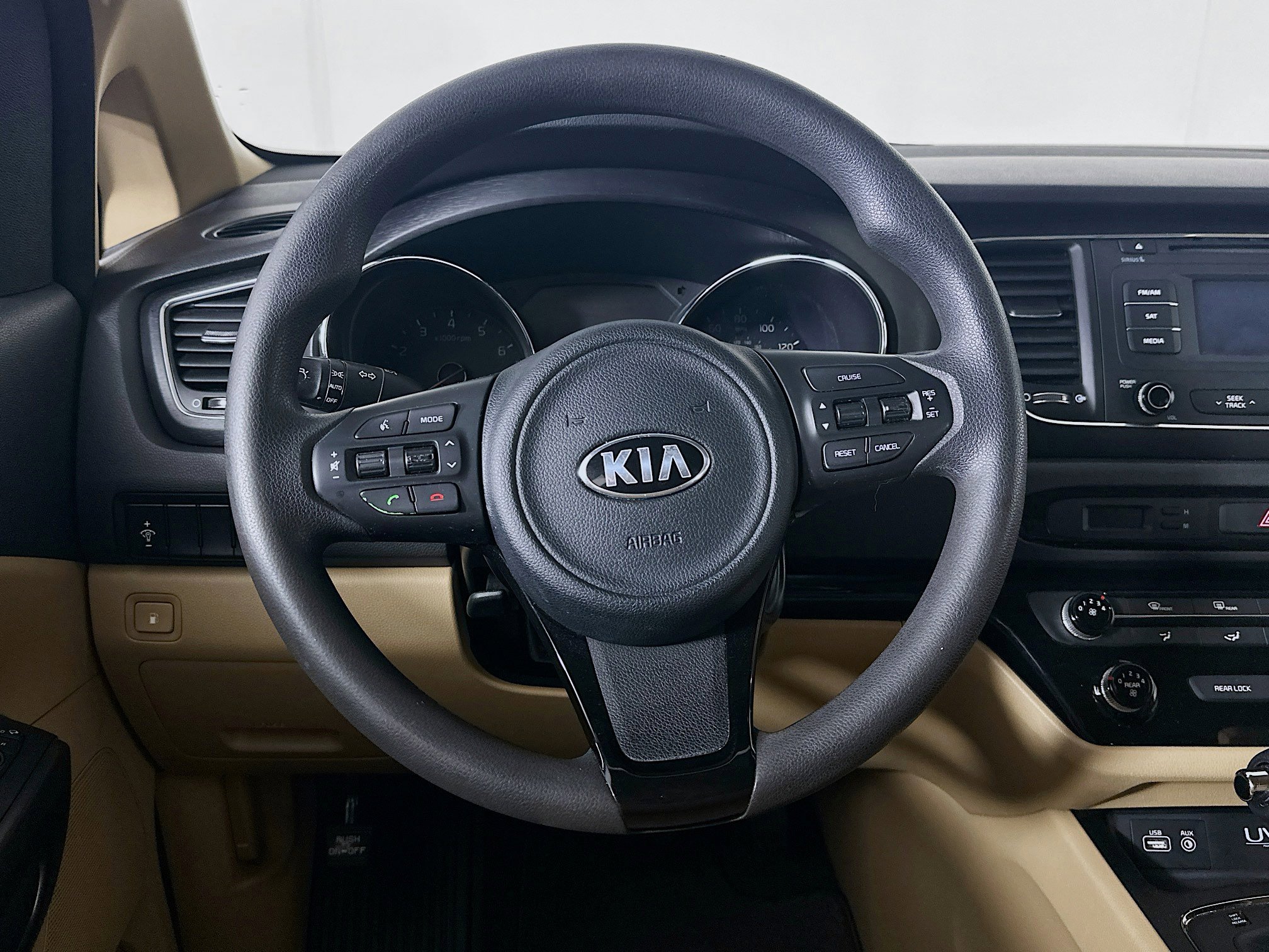 Used 2016 Kia Sedona LX w/ LX Convenience Package image 18