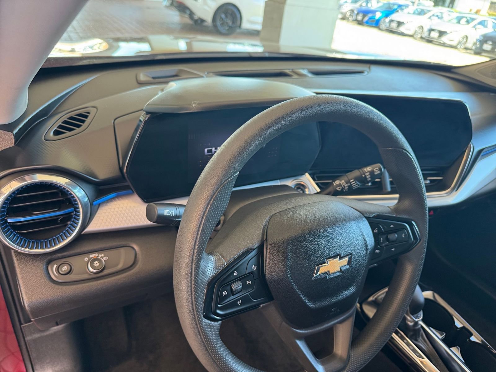 Used 2025 Chevrolet Trax LT image 35