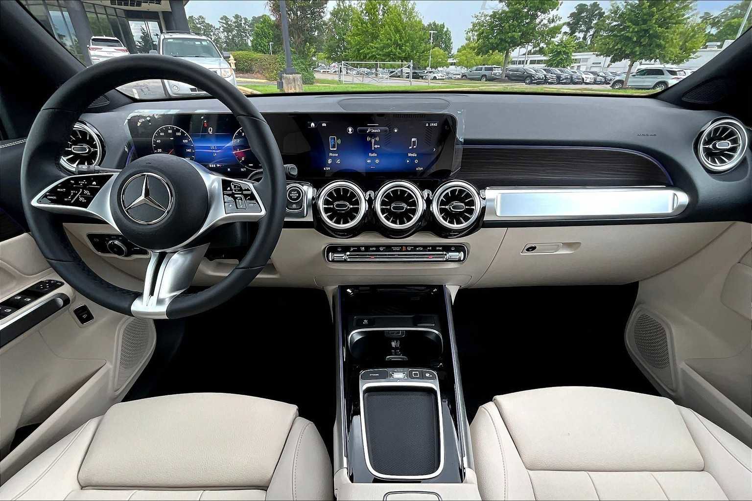 Used 2025 Mercedes-Benz GLB 250 image 5