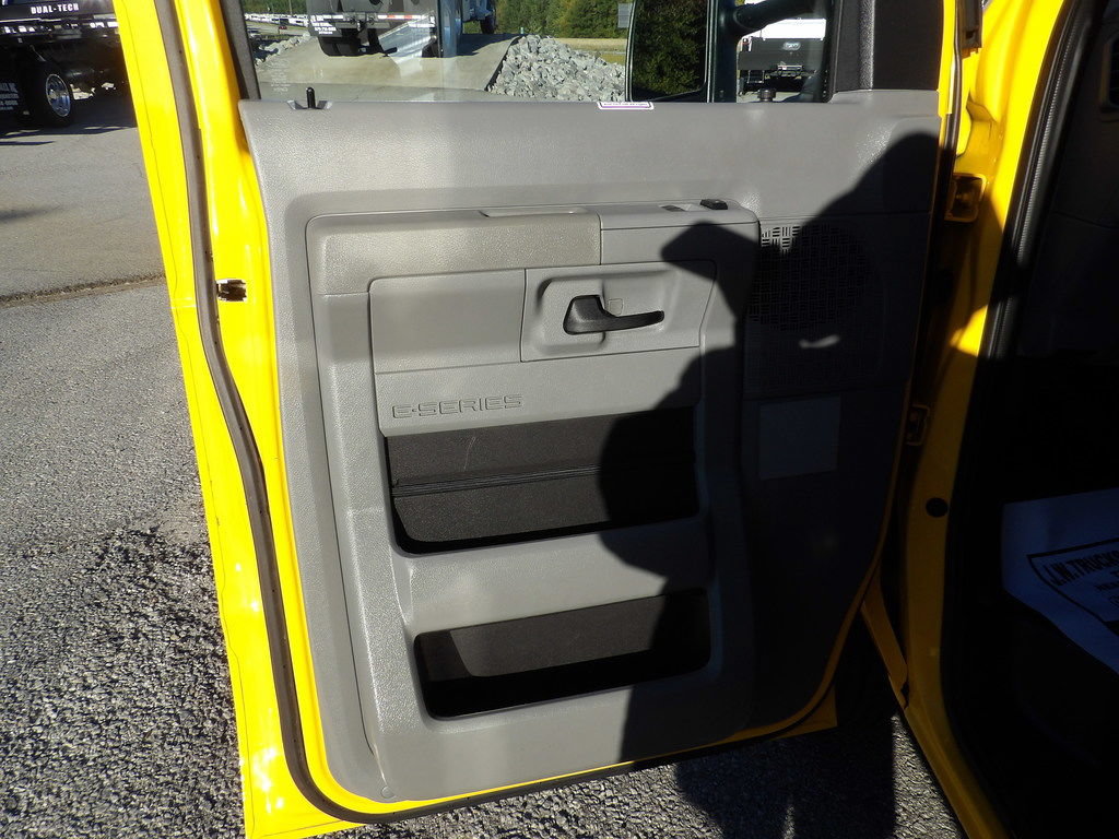 Used 2022 Ford E-350 and Econoline 350 Super Duty RWD image 14