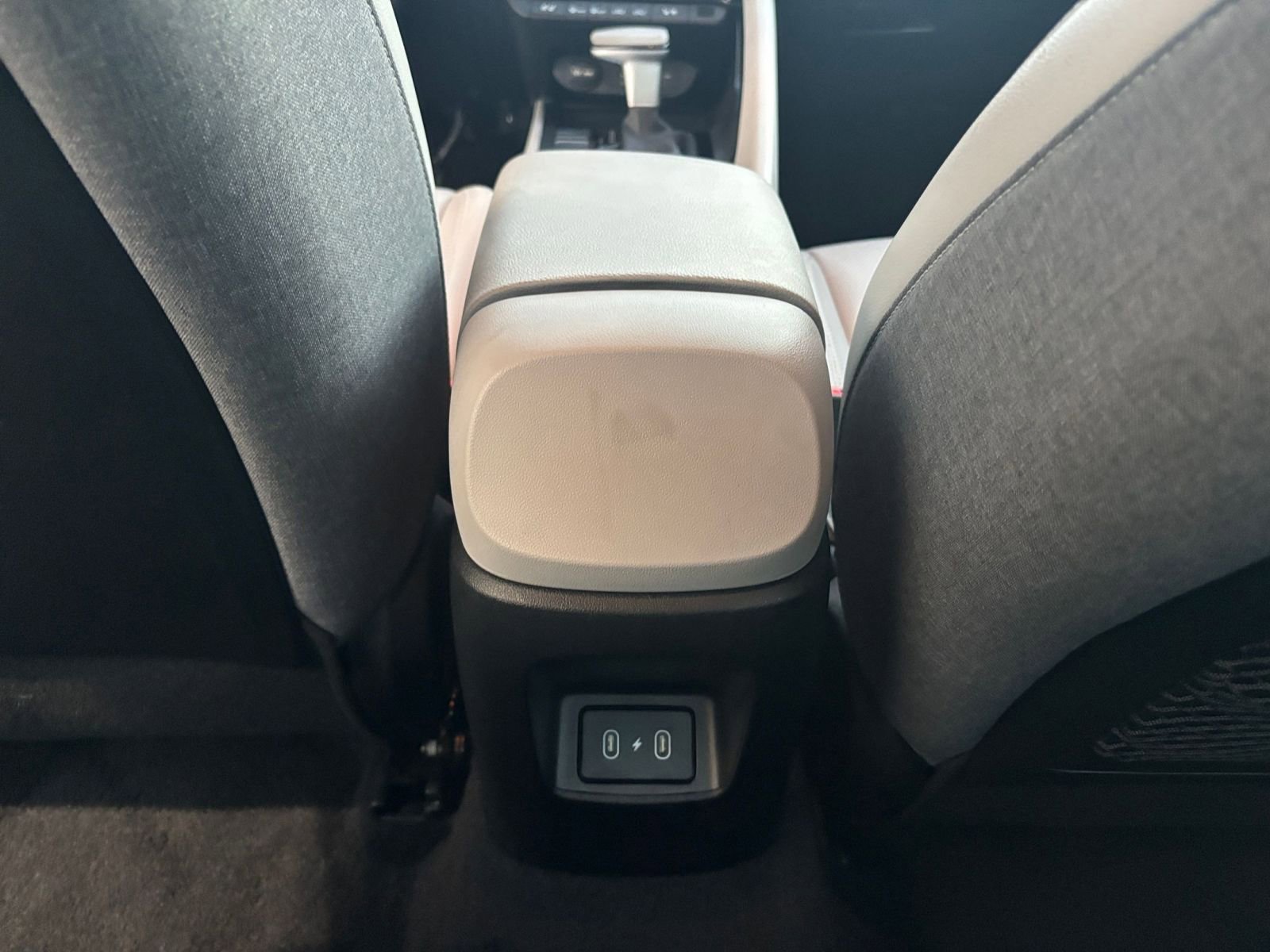 Used 2025 Hyundai Elantra Limited image 24